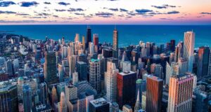 Chicago, You Are on My Mind! Chicago aus der Luft: Zahllose Wolkenkratzer und im Hintergrund der blaue Michigan See