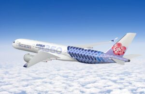 China Airlines als Luftbrücke nach Fernost Airbus A350 der China Airlines fliegt über ein weißes Wolkenmeer in Richtung eines blauen Himmels