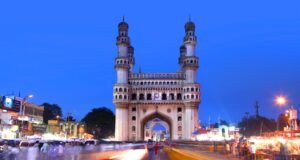KLM mit neuen Zielen auf der Fernstrecke KLM-Destination Hyderabad mit dem historischen Bauwerk – ein Torbau mit vier Minarette