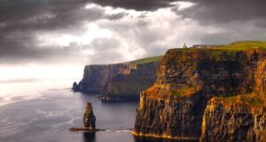 Irland ist Europas bestes Reiseziel in 2025 Imposantes Irland: Die faszinierenden Cliffs of Moher County Clare (Bild: David Rocaberti)