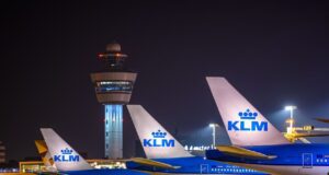 Treueprogramm mit Upgrade für Vielflieger KLM Drehkreuz Amsterdam Schiphol Airport mit Anschlüssen an das weltweite Streckennetz ab Wien. (Bild: Marcos Puyman, KLM)