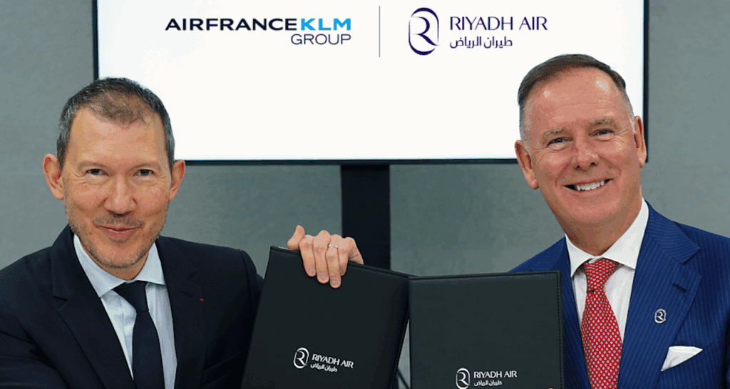Benjamin Smith, CEO von Air France-KLM Group, und Tony Douglas, CEO von Riyadh Air, haben eine Partnerschaft beschlossen