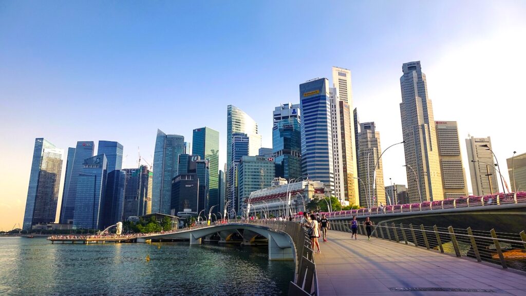 Wolkenkratzer in der Finan Metropole Singapore, die von Scoot ab Wien direkt angeflogen wird