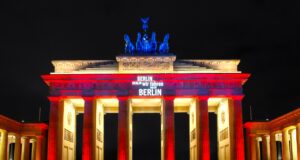 Berlin Freedom Week gedenkt an Mauerfall Wir kommen Berlin: Die Verteidiger von Demokratie und Freiheit treffen sich im Herbst erstmals bei der Berlin Freedom Week. Symbol für die Freiheit ist das Brandenburger Tor mit der Quadrila (Bild: BTM)