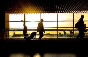 Connect France für schnelleres Umsteigen Connect France: Passagier it Trollen beim Umsteigen