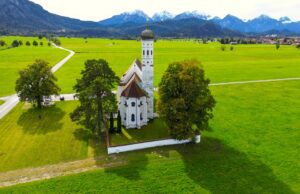 Bayern mit Gratis-App entdecken & erleben Das wunderschöne Schwangau liegt im Allgäu, im Süden von Bayern an der Romantischen Straße. Im Gemeindeteil Hohenschwangau stehen die berühmten Königsschlösser Neuschwanstein und Hohenschwangau (Bild: N.Basak, Pexels)