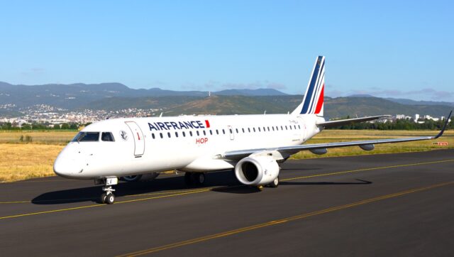 (1) Embraer 190 © Air France Die zweistrahligen Düsenflugzeuge vom Typ Embraer 190 werden sukzessive für die Air France Regionaltochter HOP umgerüstet, um Passagieren mehr Komfort und Platz zu bieten