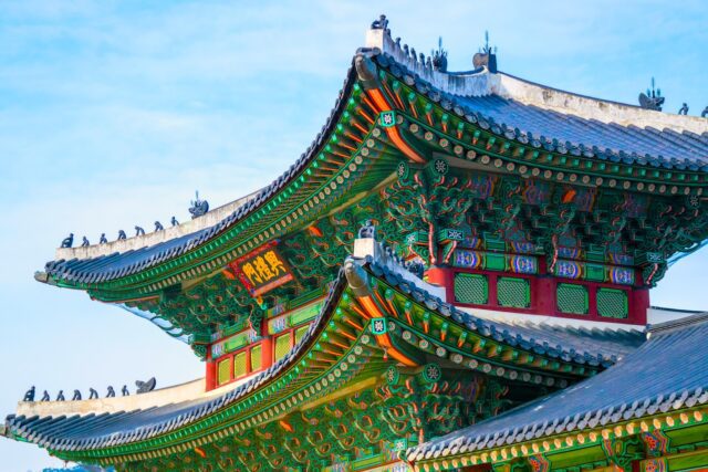 Korea als Reiseziel Korea: Pagode mit Spitzdächern im Stadtviertel Jongno-gu in Seoul