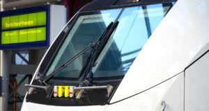 ICE L bringt mehr Komfort auf die Schiene räsentation ICE L im Berliner Ostbahnhof