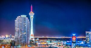 Las Vegas in Direktverbindung ab Paris CDG Direktverbindung von Paris nach Las Vegas: Blick auf die Metropolregion Las Vegas bei Nacht