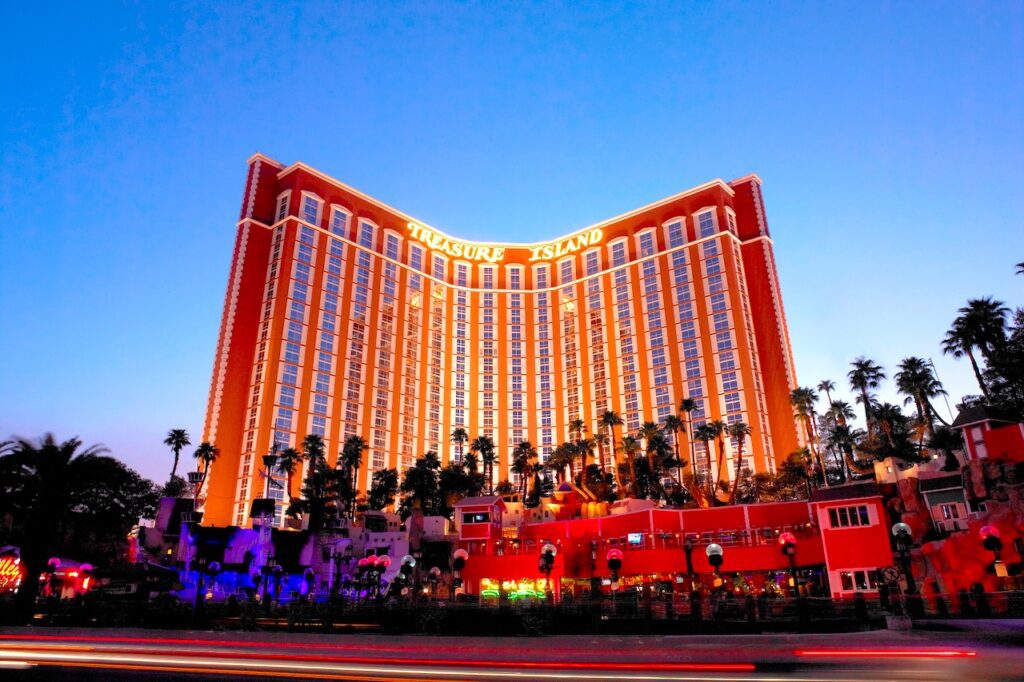 In Las Vegas lockt und lacht das Glück den Glückssuchern im Casino Hotel Treasure Island