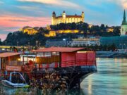 Slowakei will Europas MICE-Reiseziel werden Slowakei setzt auf MICE: Bratislava mit seiner festlich beleuchteten Burg an der Donau ist ein touristischer Magnet