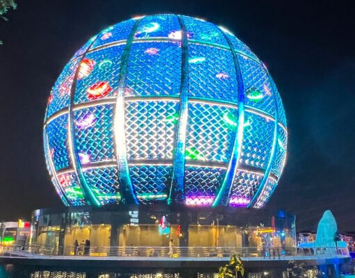 Saudi-Arabien: MICE als Wachstumsmotor Die riesige LED-Kugel steht am Boulevard Park in Jeddah, Saudi-Arabien, m Inneren ist ein Museum