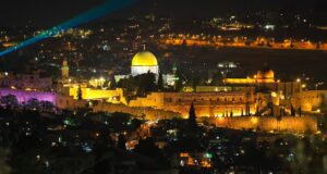 Jerusalem strahlt wieder: Neustart im Incoming Nachtaufnahme: Jerusalem strahlt wieder als Reiseziel