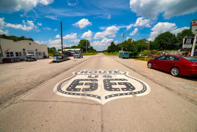 Autostraßen Route 66 mit dem Symbol des Straßennamens