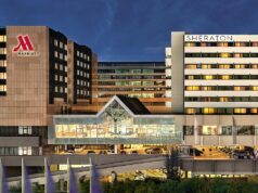 Direkte Hotel-Anbindung am Airport FRA Direkte Hotel-Anbindung: Frankfurt Marriott Airport Hotel und Sheraton Frankfurt Airport Hotel & Conference Center am frühen Abend