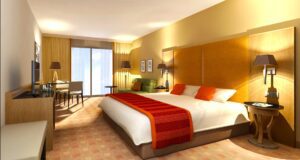 ehotel Top-Mittelstandsdienstleister in 2026 ehotel als bester Mittelstandsdienstgleiter in der Kategorie Hotelportl: Hotelzimmer mit roter Decke auf dem Bett mit angenehmer Beleuchtung