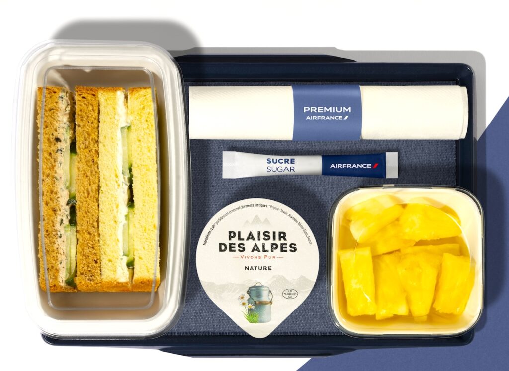 Auf Tagesflügen gibt es Sandwiches und Snack in der Premio-Kabine