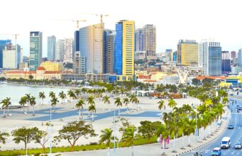 Angola wird zum Meeting Room in Africa Angola, Luanda, The Marginal, Blick auf Downtown