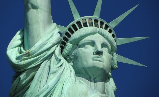 ronile-statue-of-liberty-267948 Amerikas bekanntestes Symbol ist 140 Jahre alt, die Vereinigten Staaten hingegen feiern ihren 250. Geburtstag (Bild: Ronile/Pixabay)