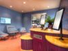 Die Rezeption der Zukunft ist kein Tresen Moderne Rezeption und Lounge im Hotel Arbon mit Check-in Desk ohne Personal