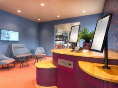 Die Rezeption der Zukunft ist kein Tresen Moderne Rezeption und Lounge im Hotel Arbon mit Check-in Desk ohne Personal