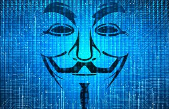 Digitaler Reisebetrug: Wo das Risiko am höchsten ist Digitaler Reisebetrug: Digitalisiertes Gesicht mit Schnauzer und Augen symbolisiert Spam und Cybvercrime