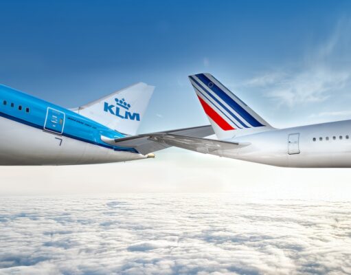 Geschäftsreisen mit Air France und KLM Geschäftsreisen mit Air France und KLM: Zwei Heckflöossen der französischen und niederländischen Fluggesellschaft