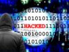 Warum Cyberangriffe auf Reisebüros zielen Cyberangriff auf Reisebüros: Ein Mann im Mantel und ein Monitor mit dem roten Titel „Hacker“ sowie verschiedene Daten im Hintergrund symbolisieren einen Cyberangrifdfd von einem Hacker